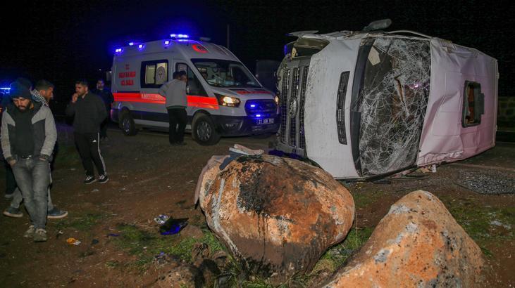 Çınarda İşçi Minibüsü Kaza Yaptı Yaralılar Hastaneye Kaldırıldı