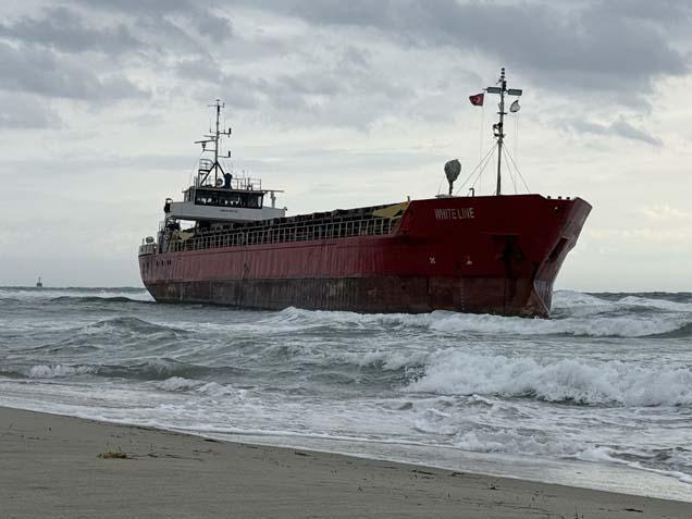Lodosun Etkisiyle Sürüklenen Yük Gemisi Tekirdağ’da Karaya Oturdu