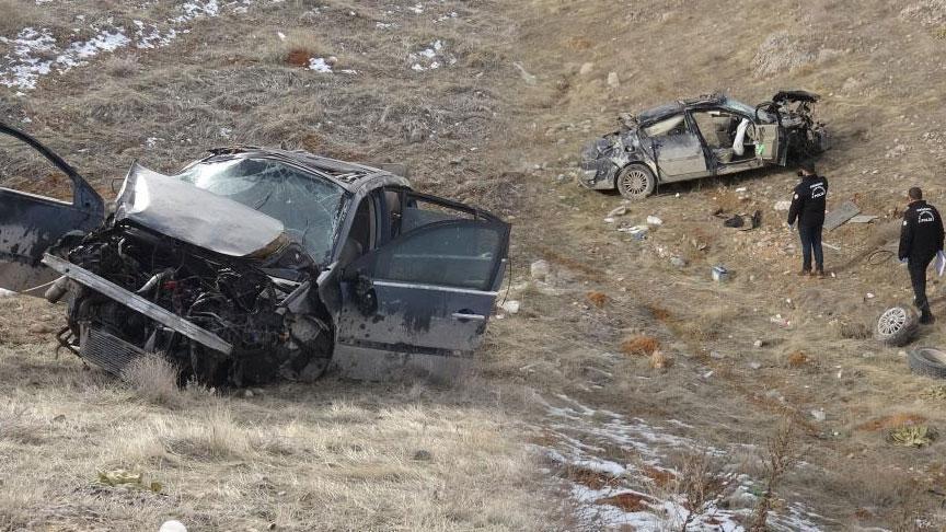 Malatya’da feci kaza: Otomobil şarampole devrildi, 1 ölü, 2 ağır yaralı