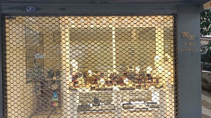 Alsancak’ta Kuyumcuya Silahlı Gasp Girişimi: Şüpheli Yakalandı