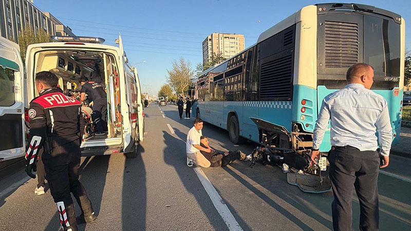Tekirdağ’da Motosiklet Otobüse Çarptı: 2 Kişi Yaralandı