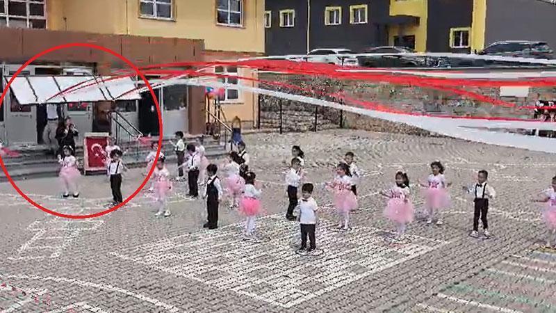 Rüzgar Faciası Ucuz Atlatıldı: Okul Bahçesindeki Tabela Üzerlerine Düştü