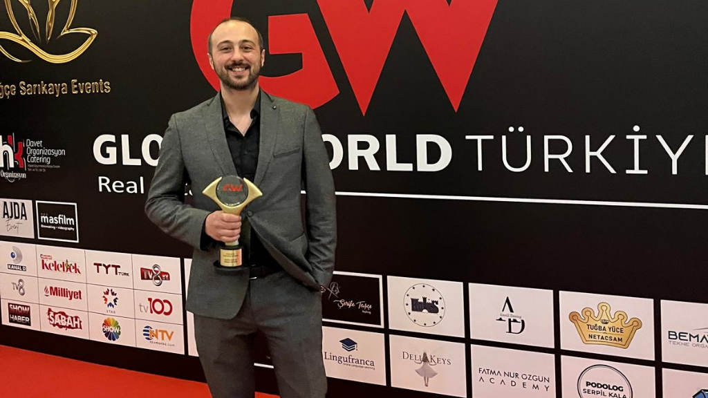 ESSĒRA PARFÜM’E SEKTÖRDE ÇIKIŞ YAPAN EN BAŞARILI MARKA ÖDÜLÜ