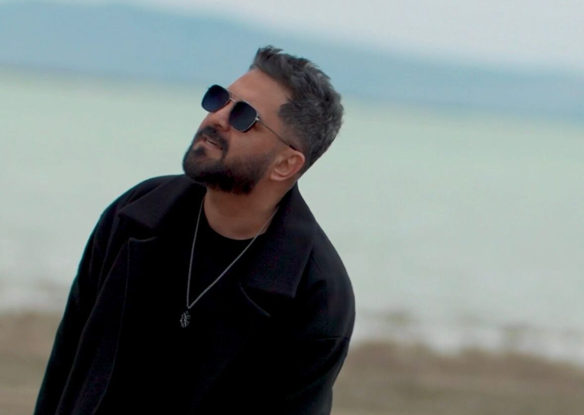 UMUT YENİCE “DAVACI” İLE SAHNEYE GERİ DÖNÜYOR: SESSİZLİĞİN ARDINDAKİ HAYKIRIŞ