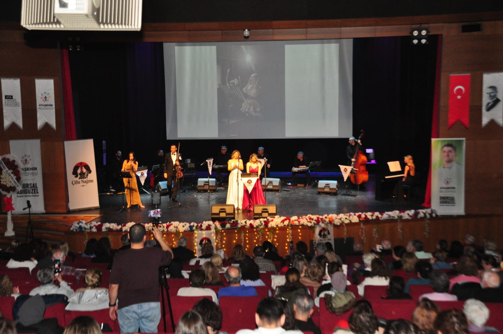 ÇİFTE NAĞME İLK KONSERİYLE BÜYÜLEDİ: SAHNEDE DUYGU, RİTİM VE UYUMUN GÜCÜ