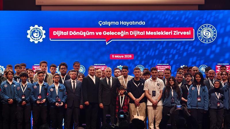 DİJİTAL DÖNÜŞÜM ZİRVESİ: IŞIKHAN’DAN GENÇLERE “GELECEĞE HAZIR OLUN” MESAJI