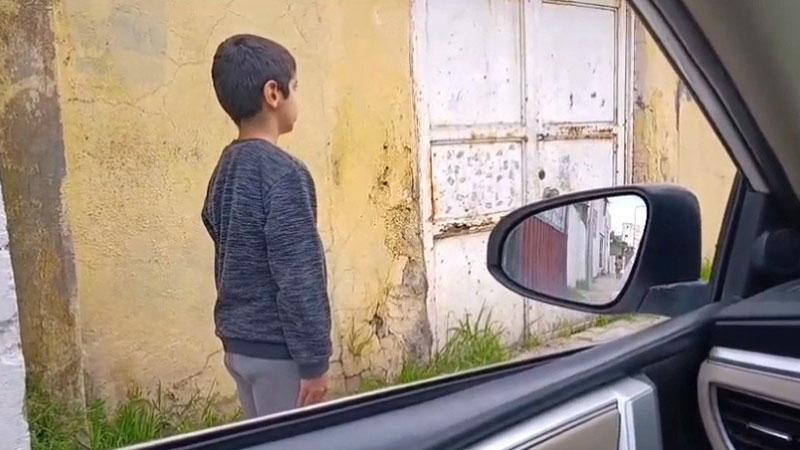 İstiklal Marşı’nı Duyunca Durdu: Minik Emre’nin Hareketi Takdir Topladı