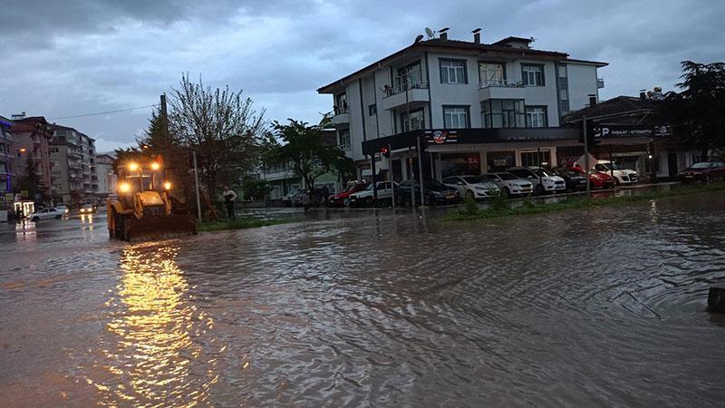 Zile’de Doğa Teslim Aldı: Önce Dolu Vurdu, Sonra Sel Bastı!