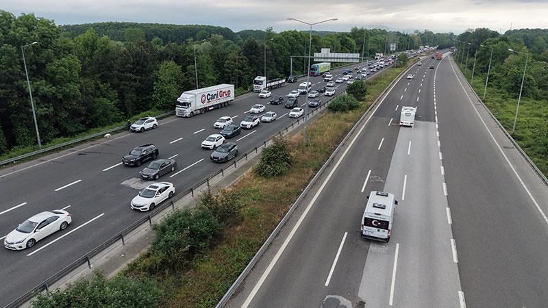 Kurban Bayramı Tatili Trafiği Başladı: Anadolu Otoyolu’nda Yoğunluk Arttı