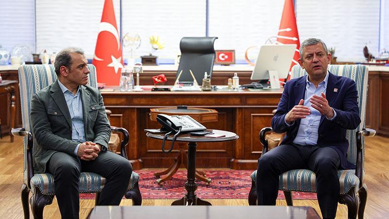 CHP Genel Merkezine Ziyaretler Sürüyor: Özgür Özel’den Hukuksuz Süreç Tepkisi