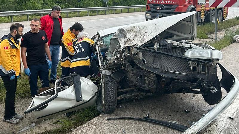 Tokat’ta Zincirleme Tehlike: Park Halindeki Otomobile Çarpan Araçta 5 Yaralı