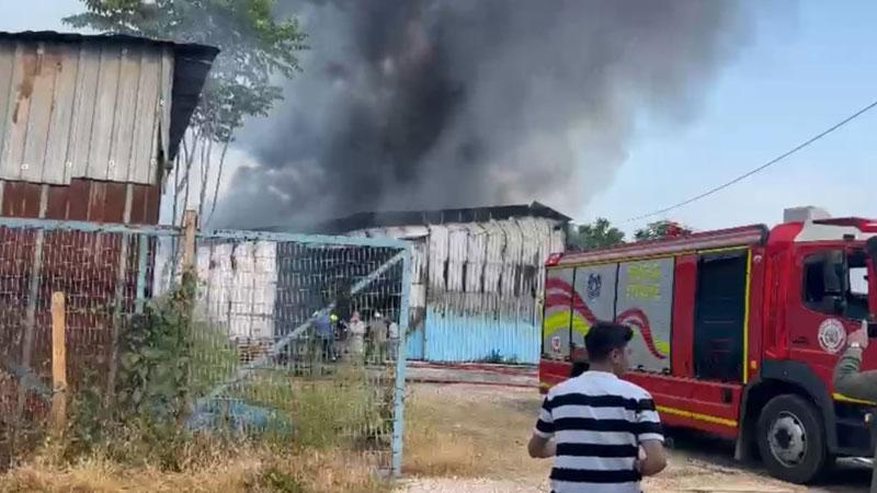 Bursa’da Boya İmalathanesinde Yangın: 20 Araçla Müdahale Edildi
