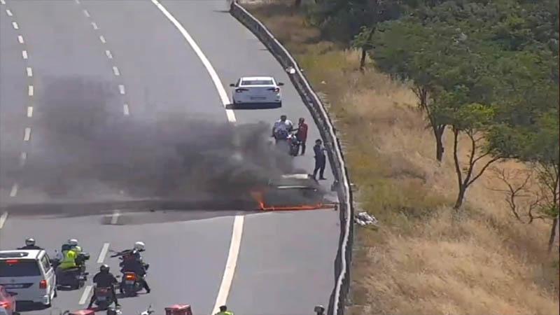 TEM Otoyolu’nda Araç Yangını: Trafik Uzun Süre Kilitlendi