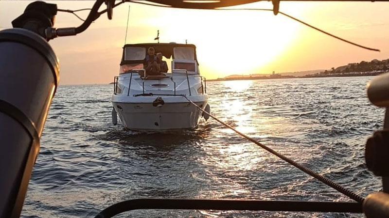 Makine Arızası Yaşayan Tekneye Kıyı Emniyeti Müdahale Etti