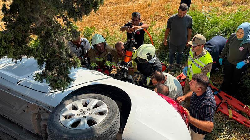 HATAY’DA OTOMOBİL ŞARAMPOLE DEVRİLDİ: 7 YARALI