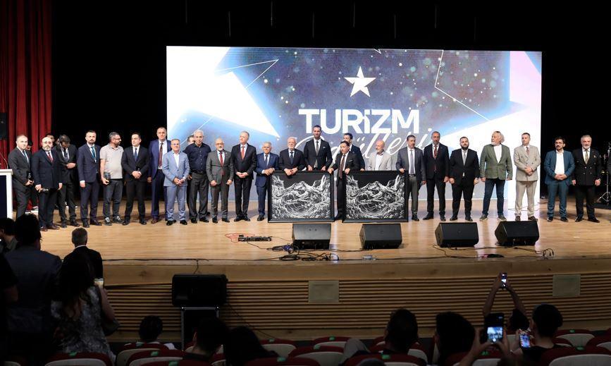  KAYSERİ TURİZMİNE DEV GECEDE “MİRAS” VURGUSU: 50 BİN OYLA EN İYİLER SEÇİLDİ!