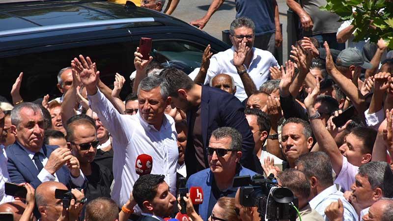 Niğde’de Konuşan Özgür Özel: “Çiftçinin Borçlarını Sileceğiz, İktidar Yolundan Dönmeyeceğiz”