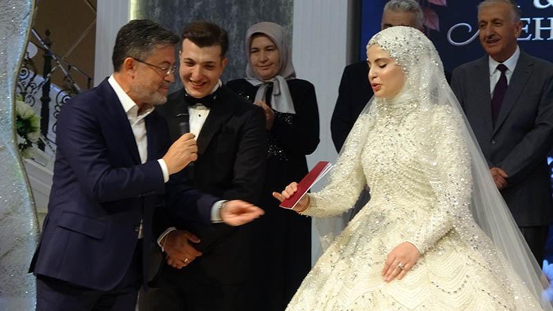 Bakan Yumaklı Konya’da Nikah Şahidi Oldu! Gençlere Evlilik Tavsiyesi Verdi