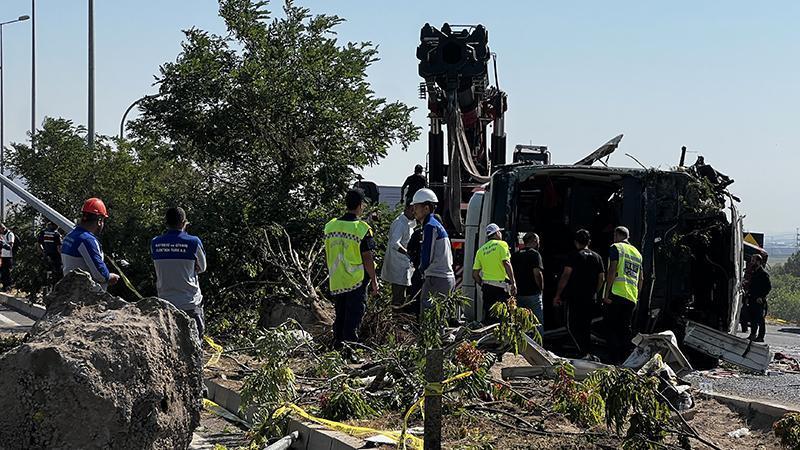 Kayseri’de yolcu otobüsü devrildi: 1 ölü, 23 yaralı