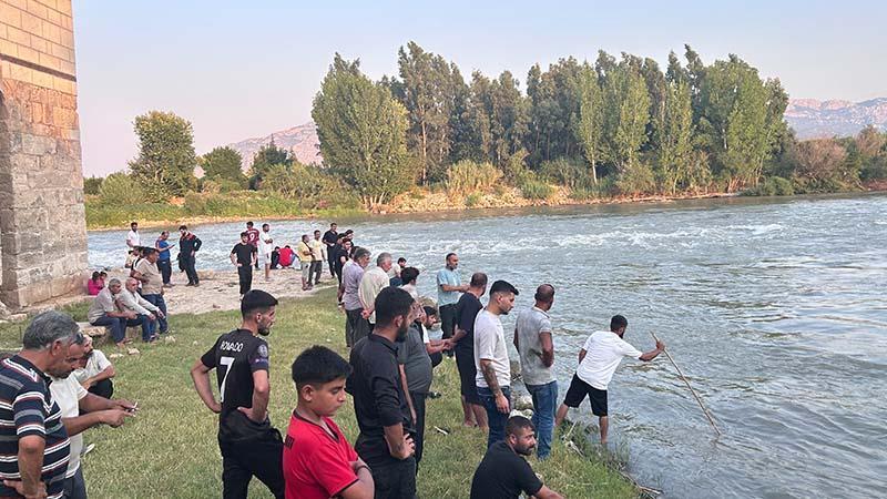 Ceyhan Nehri’nde 2 çocuk akıntıya kapıldı: Arama çalışmaları sürüyor