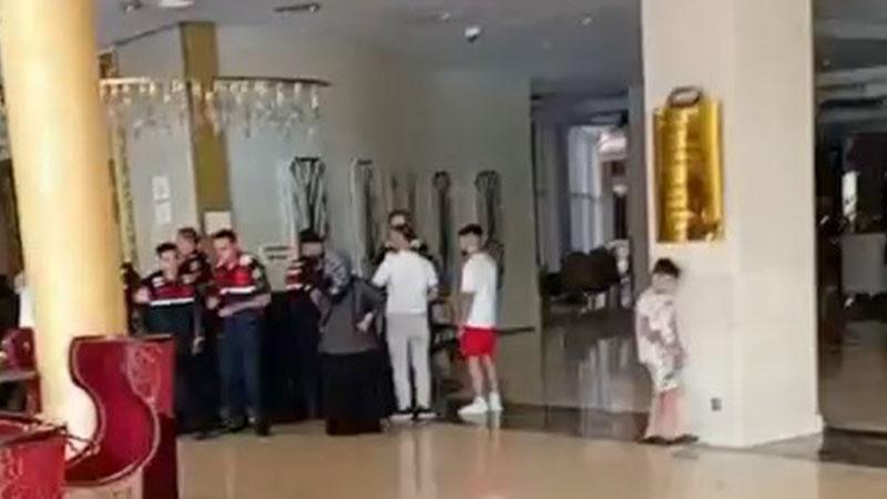 Turizm Belgesi İptal Edilen Otelin Çalışanları Eylem Başlattı