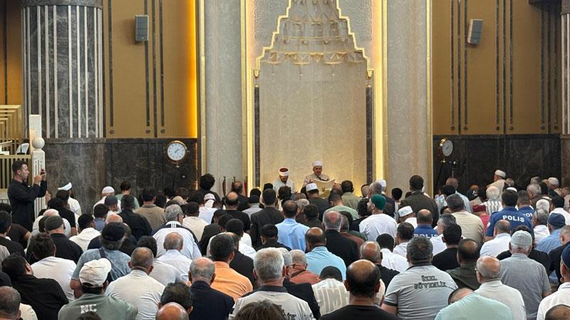 Zafer Bayramı öncesi Taksim Camii’nde şehitler dualarla anıldı