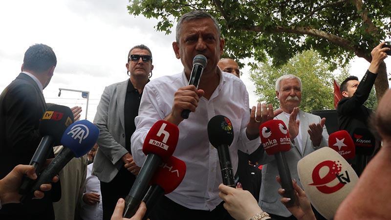 Özgür Özel Kayseri’de konuştu: “Kısır çekişmelere girmek yerine milletin ekmek kavgasını vereceğiz”