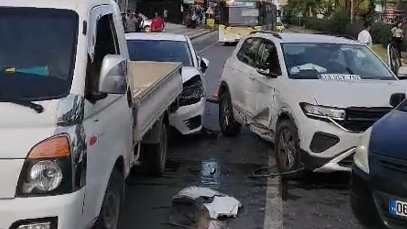 Erdemli’de zincirleme kaza: 3 kişi yaralandı