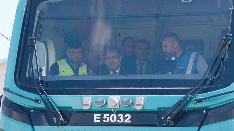 Türkiye’nin yerli lokomotifinde gurur veren gelişme! E5000 raylarda