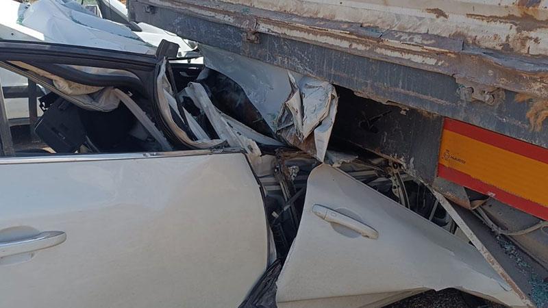 Adıyaman’da otomobil TIR’ın dorsesine girdi: 2 yaralı