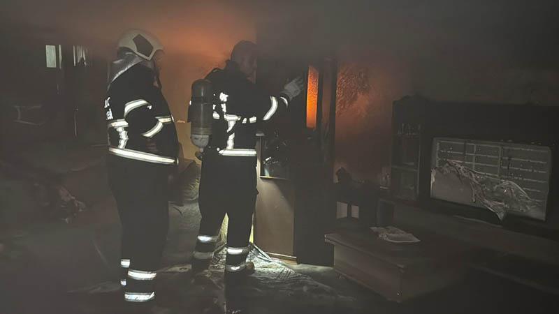 Huzur Apartmanı’nda gece yangını: 93 ve 62 yaşındaki 2 kişi hastaneye kaldırıldı