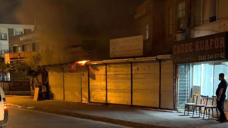 Alevler İki İş Yerini Sardı: Üst Kattaki Evin Panjurları da Hasar Gördü