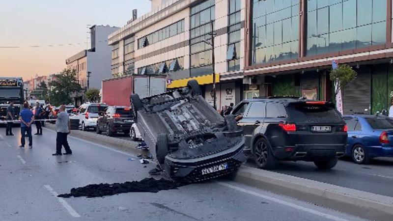 Güngören’de kontrolden çıkan otomobil takla attı: Kaza kamerada