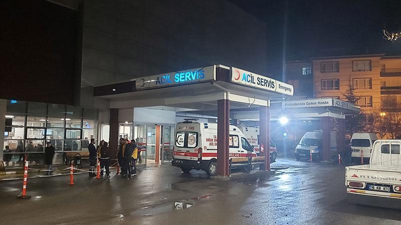 ‘Omuz attın’ tartışması bıçaklı ve sopalı kavgaya dönüştü: 4 yaralı
