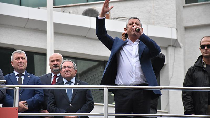 Özgür Özel Artvin’de konuştu: “Biz asla yenilgiye alışmayacağız”