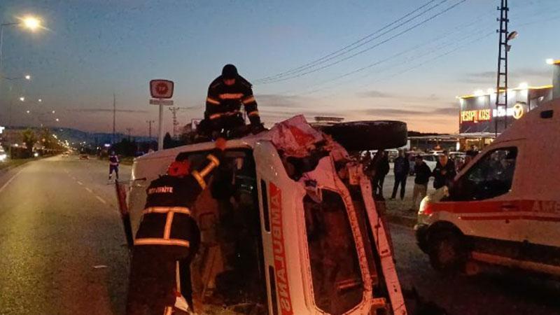 Çorum’da ambulans ile otomobil çarpıştı: LPG tankı yola savruldu